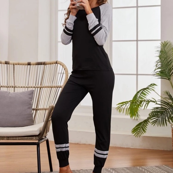 🆕LAST SET!🛍 Varsity Style Lounge Set - Picture 4 of 4